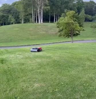 大面積の平地で稼働するNavimow